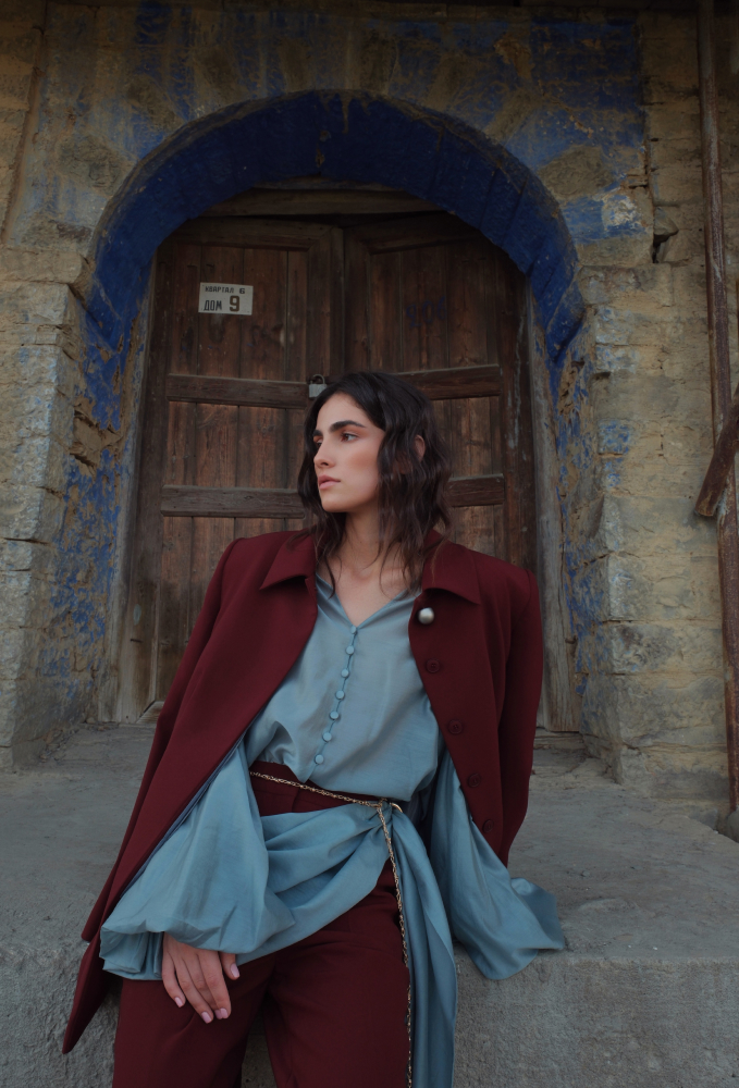 Блуза с объемными рукавами